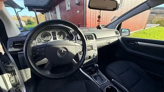 Mercedes-Benz B 180 D 2010 photo 5