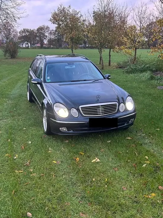 Mercedes-Benz W211