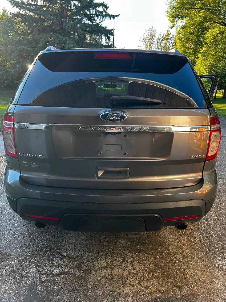 Ford Explorer 2011 photo 4