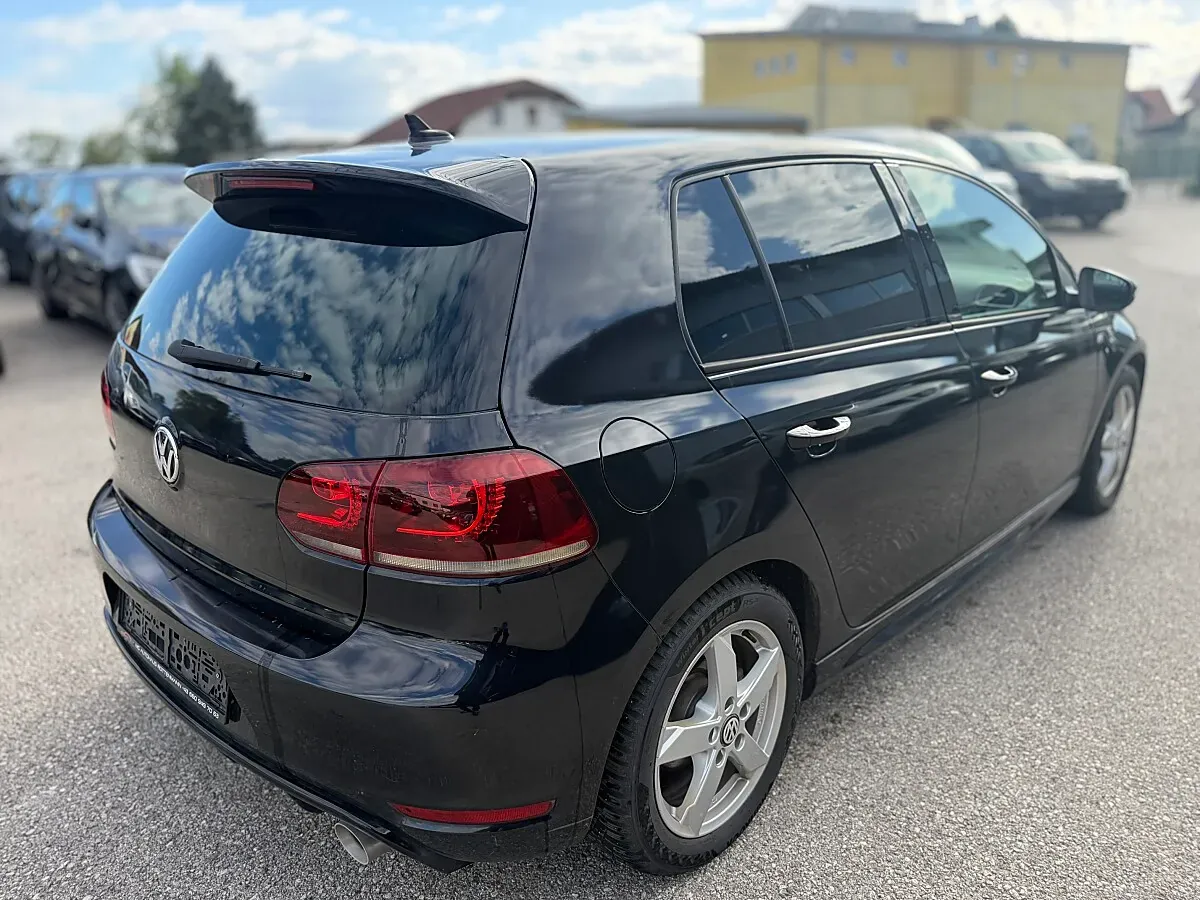 Volkswagen Golf 2010 photo 3