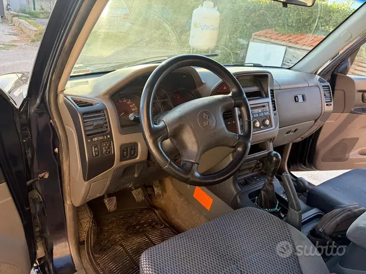 Mitsubishi Pajero 2002 photo 4