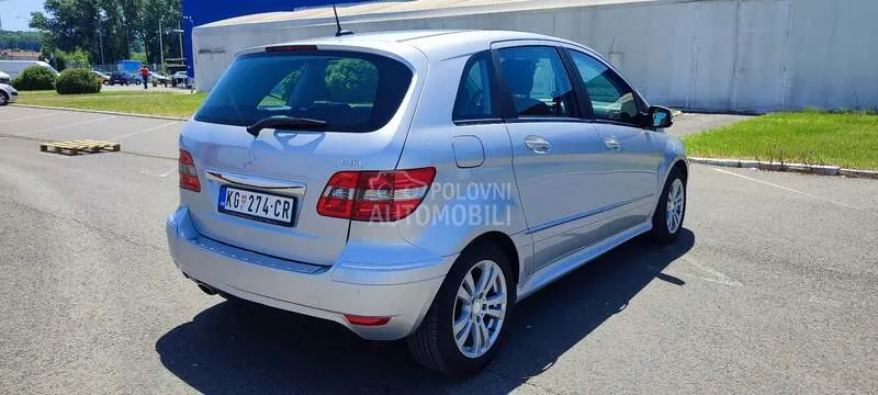Mercedes-Benz B180 2010 photo 4