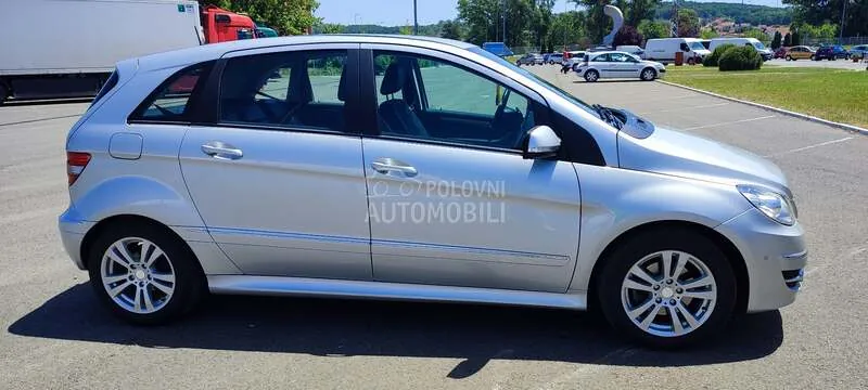 Mercedes-Benz B180 2010 photo 3