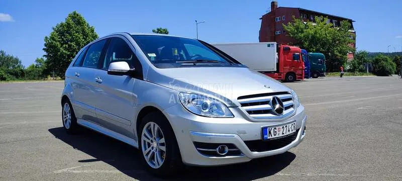 Mercedes-Benz B180 2010 photo 2