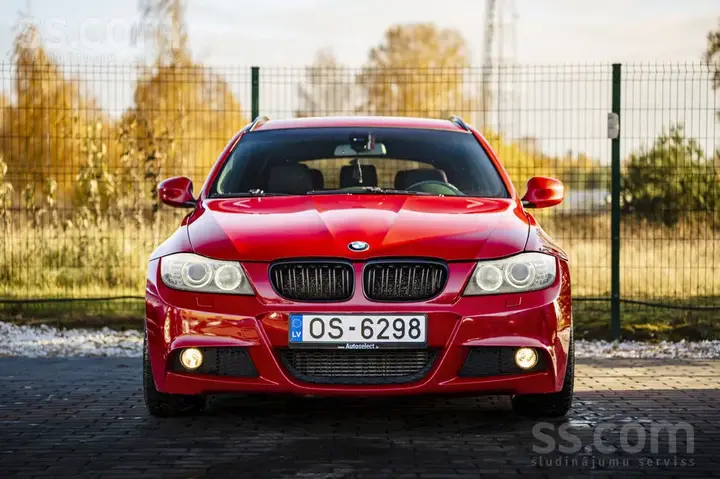 BMW 318 2009 photo 2