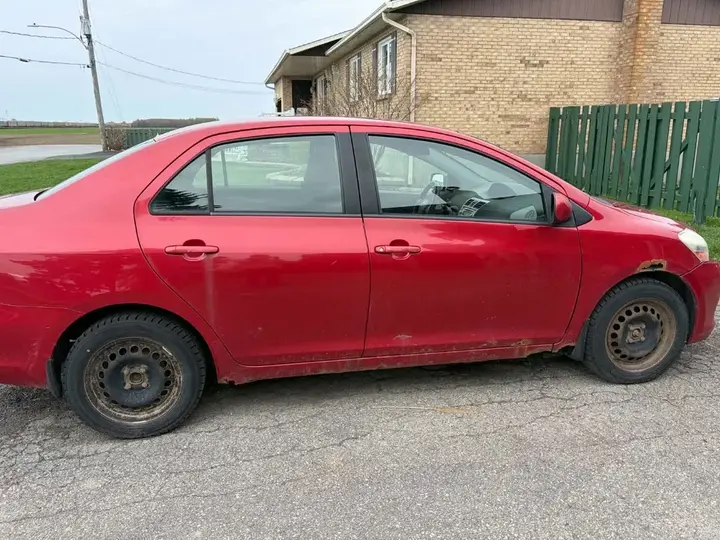 Toyota Yaris 2008 photo 2