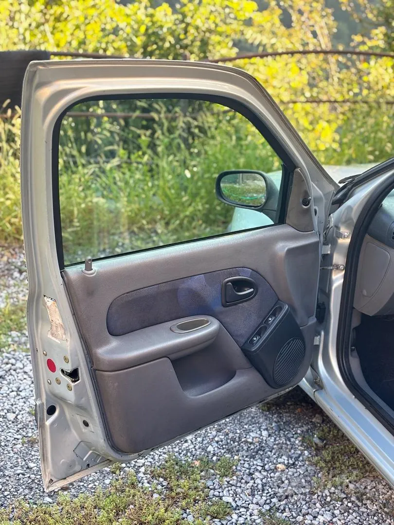 Renault Clio 2000 photo 5