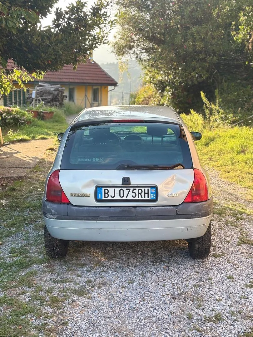 Renault Clio 2000 photo 2