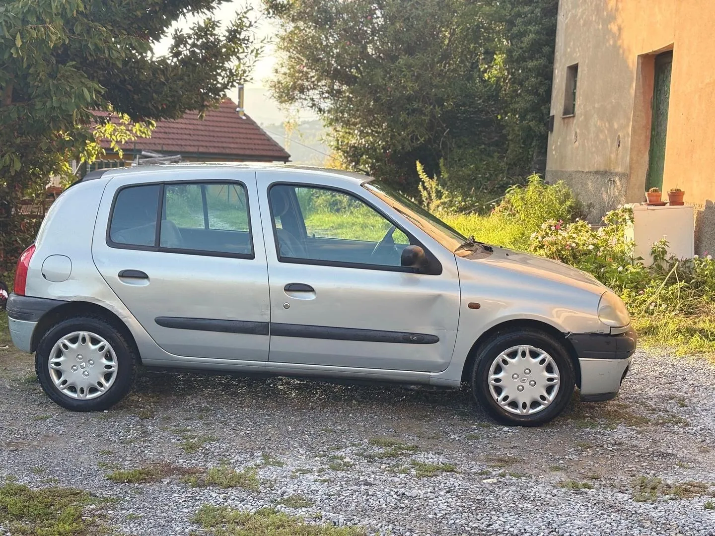 Renault Clio 2000 photo 3