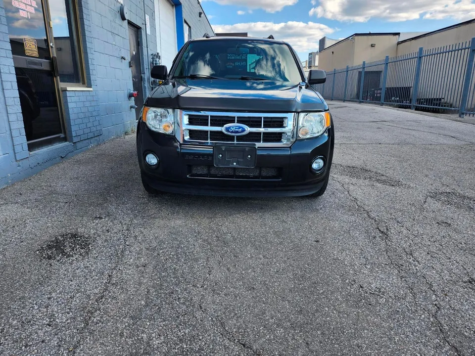Ford Escape 2011 photo 2
