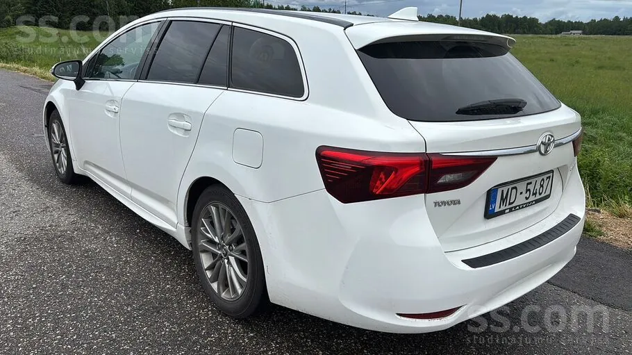 Toyota Avensis 2015 photo 5