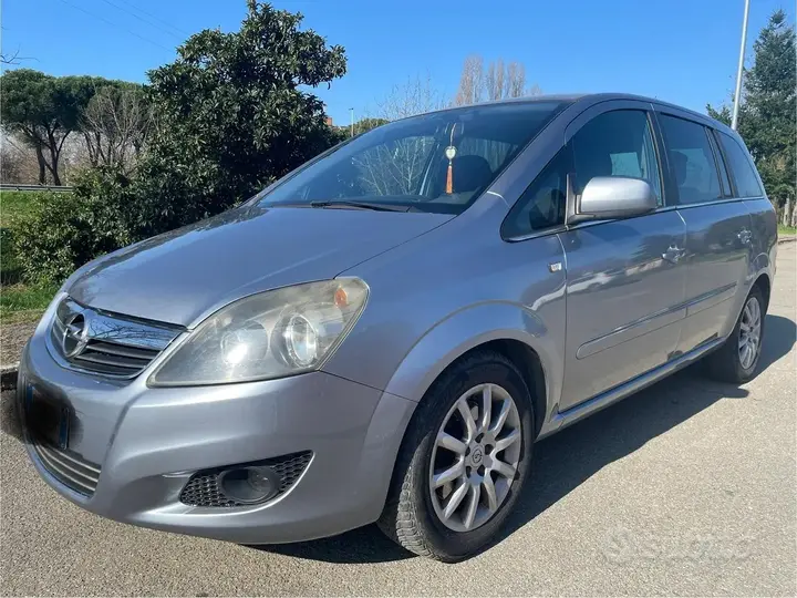 Opel Zafira 2010 photo 2