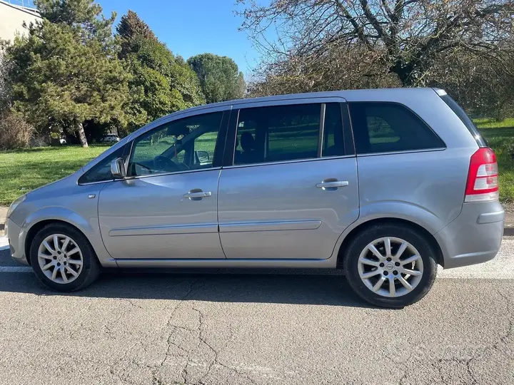 Opel Zafira 2010 photo 3