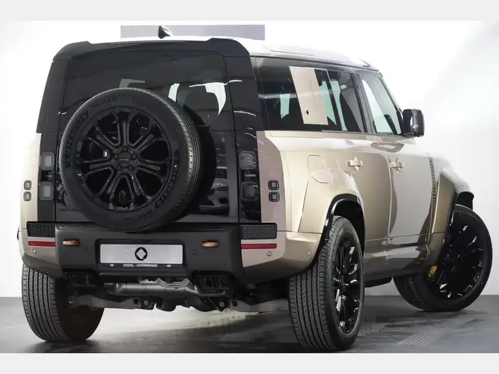 Land Rover Defender photo 3