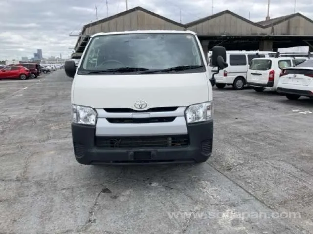 Toyota Hiace Van 2018 photo 5