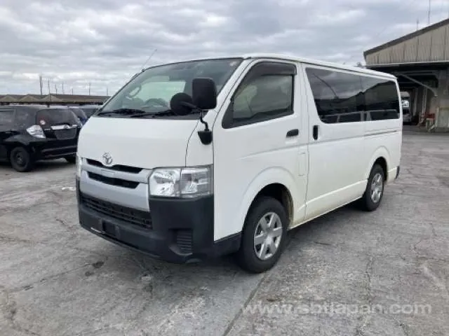 Toyota Hiace Van 2018 photo 2