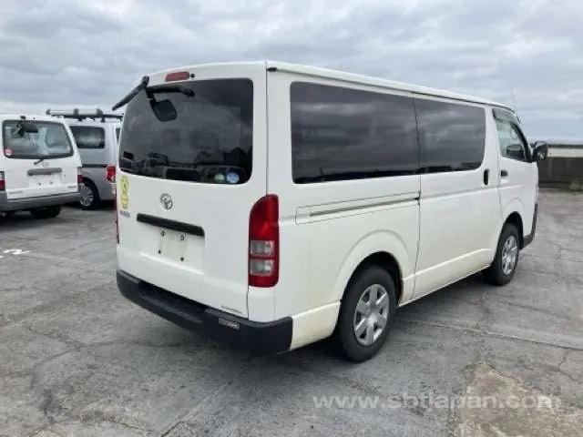 Toyota Hiace Van 2018 photo 4