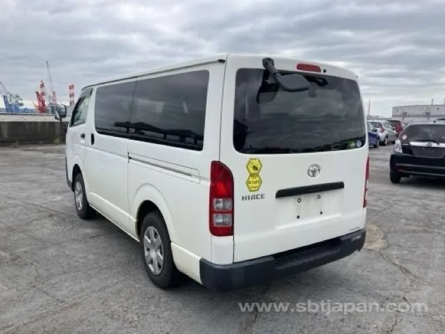 Toyota Hiace Van 2018 photo 3