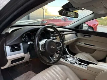 Jaguar Xf 2017 photo 3