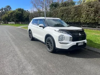 Mitsubishi Outlander 2022 photo 2
