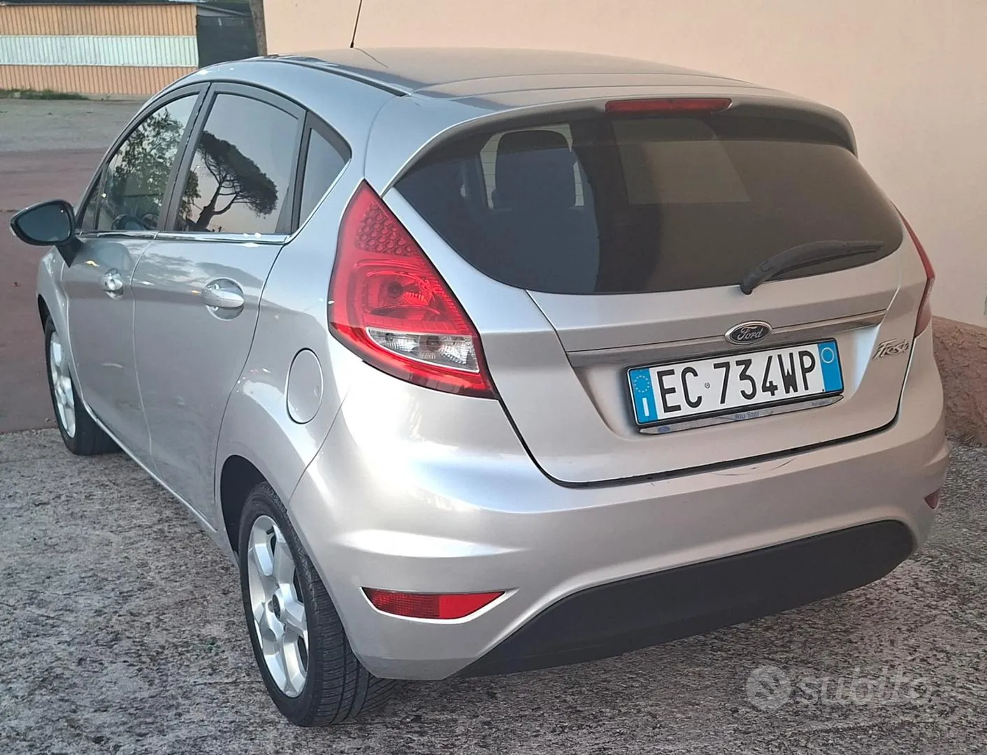 Ford Fiesta 2010 photo 2