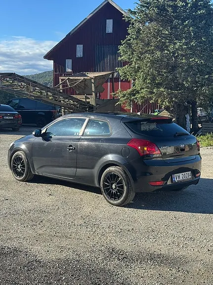 Kia Ceed 2010 photo 3