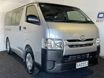 Toyota Hiace 2017 photo 2