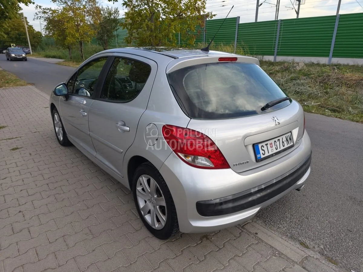 Peugeot 207 2006 photo 5