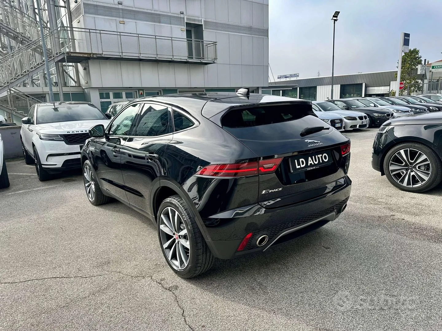 Jaguar E-Pace 2018 photo 4