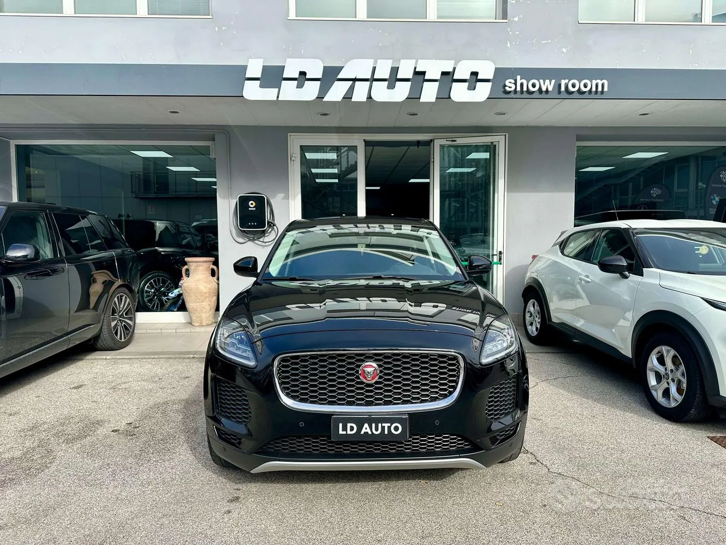 Jaguar E-Pace 2018 photo 2