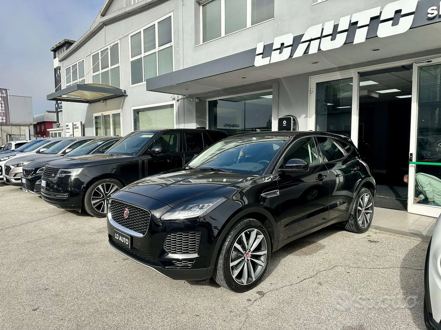 Jaguar E-Pace 2018 photo 3