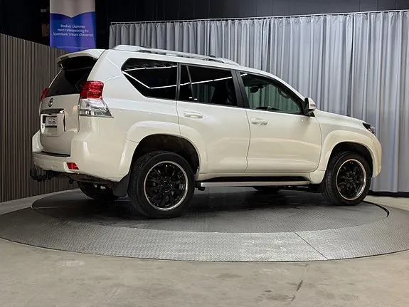 Toyota Land Cruiser 2012 photo 2