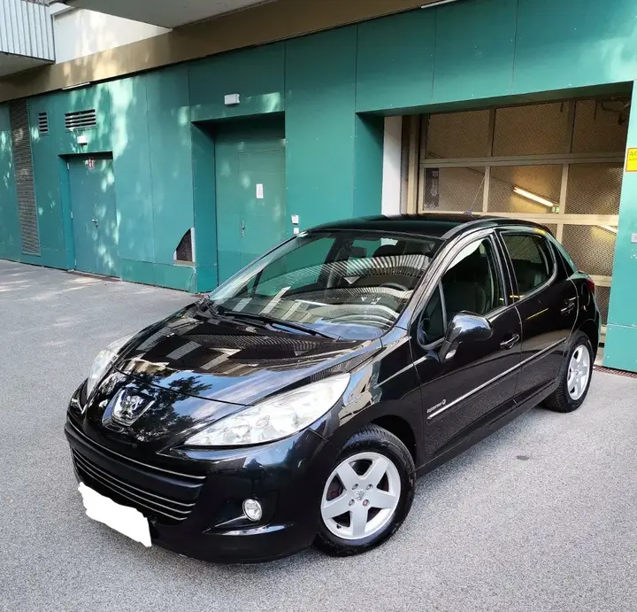 Peugeot 207 2011 photo 3