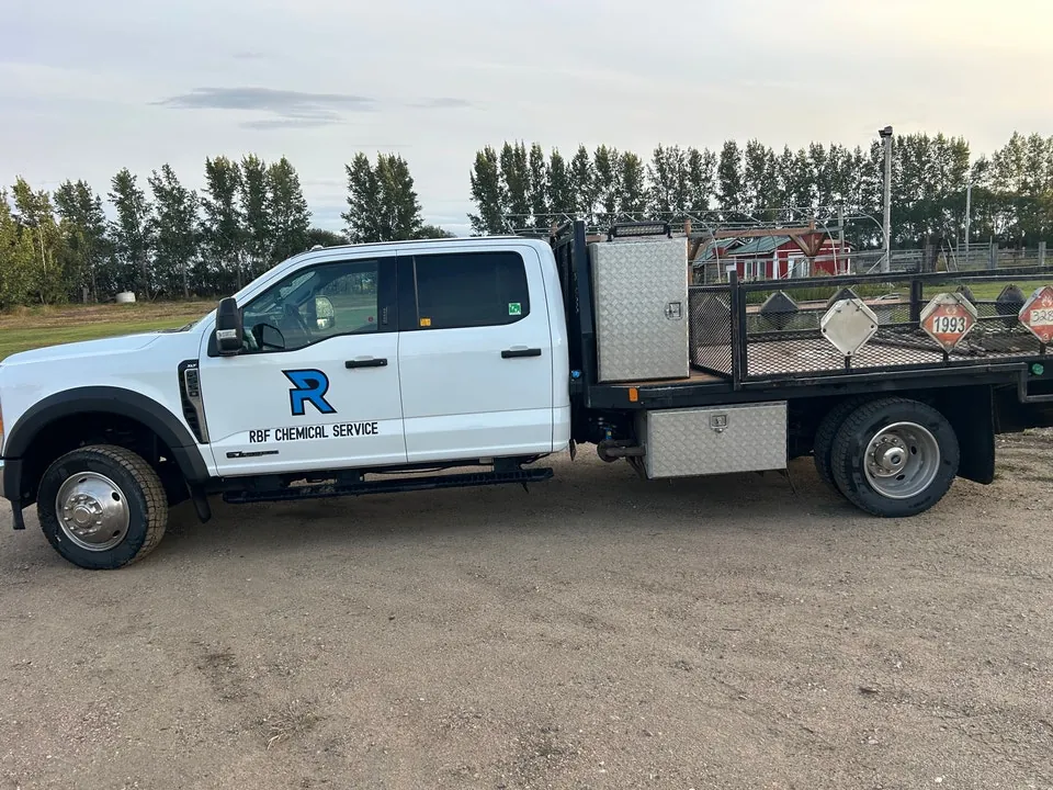 Ford F-550 2023 photo 2