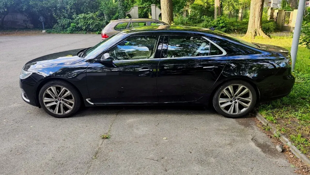 Saab 9-5 2011 photo 2