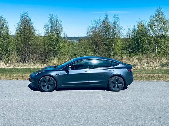 Tesla Model 3 2021 photo 2