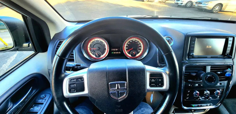 Dodge Grand Caravan 2016 photo 2