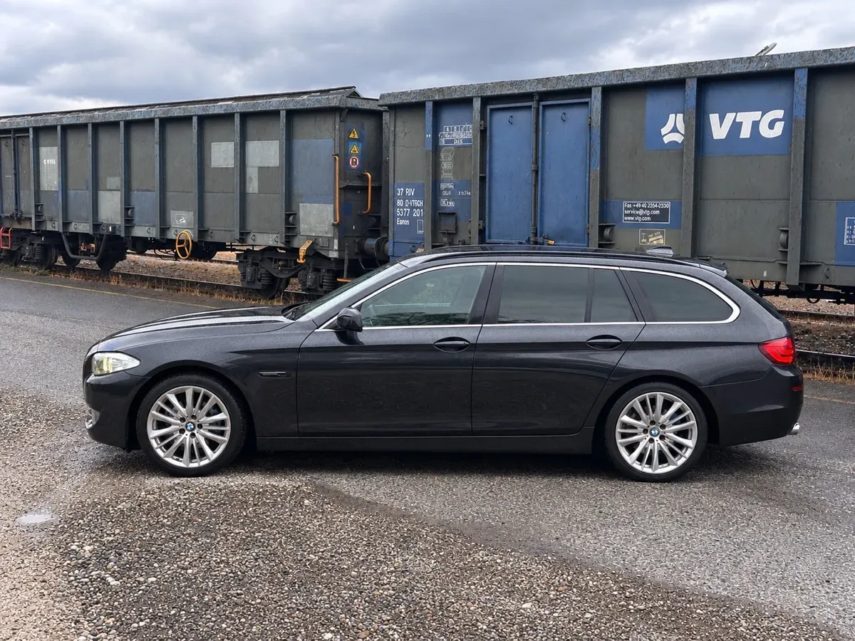 BMW 5 Series 2011 photo 3