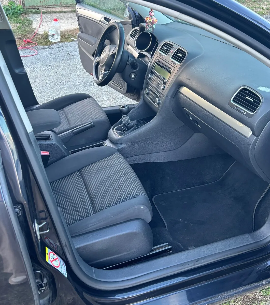 Volkswagen Golf 2010 photo 2