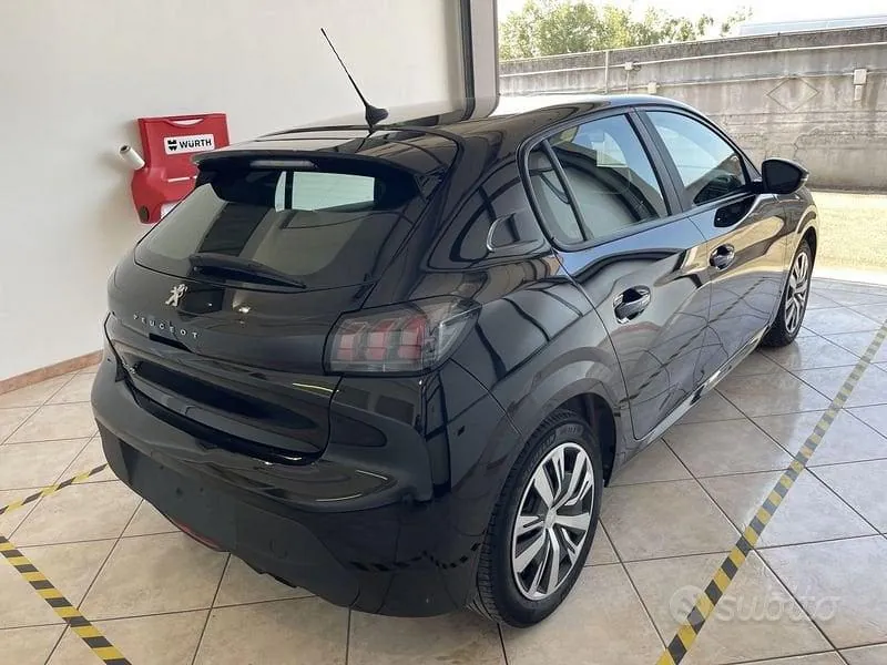 Peugeot 208 2021 photo 3