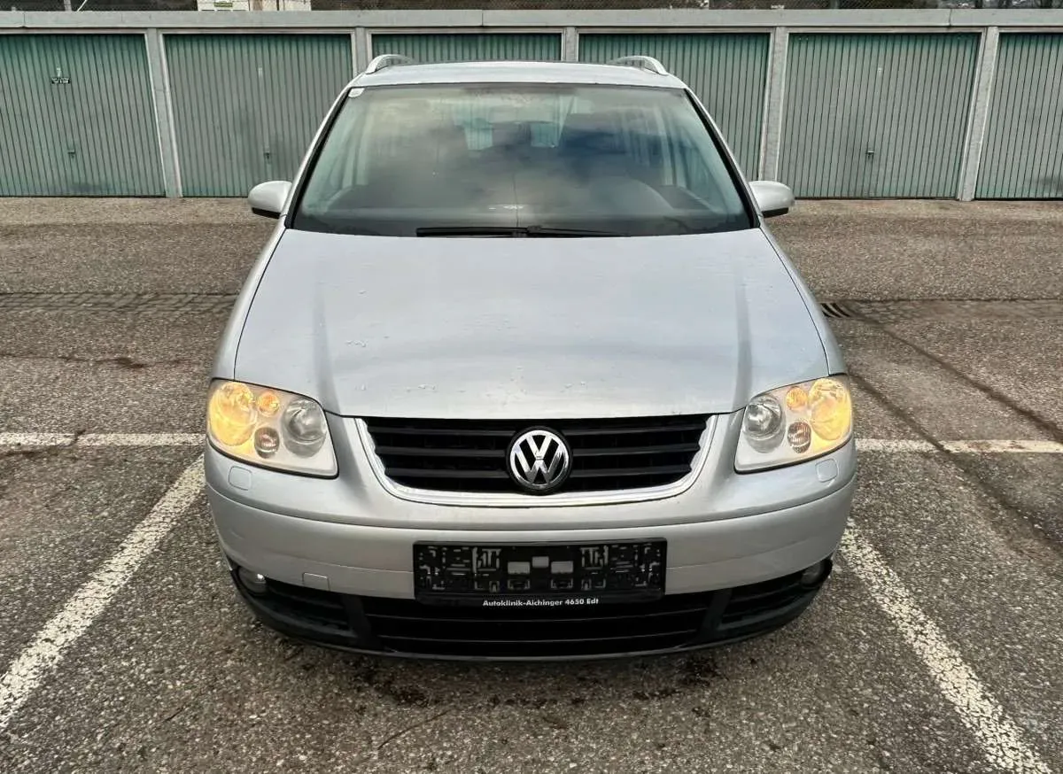 Volkswagen Touran 2006 photo 2