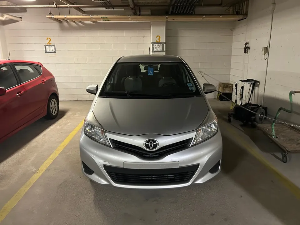 Toyota Yaris 2012 photo 2