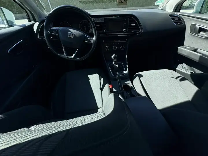 Seat Leon 2012 photo 2
