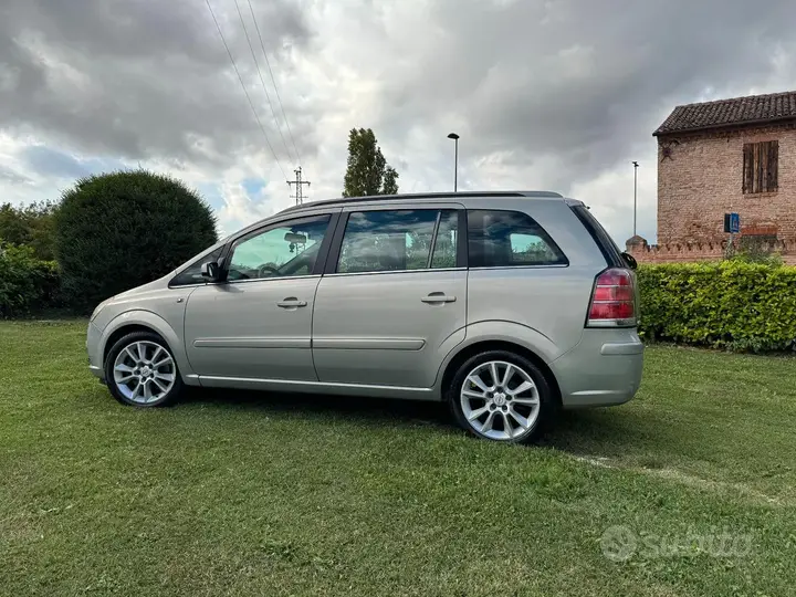 Opel Zafira 2006 photo 2