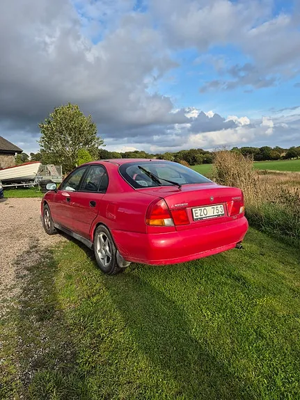 Mitsubishi Carisma 1997 photo 2