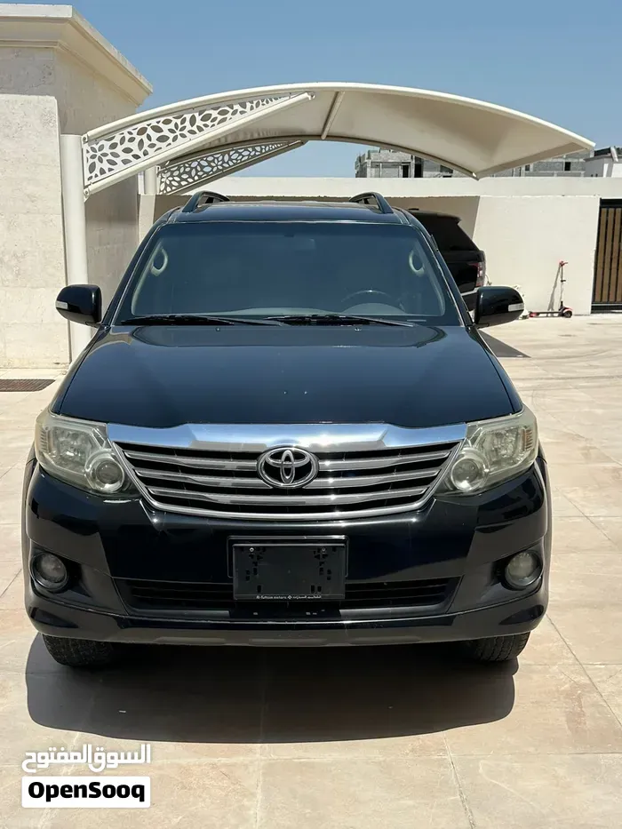 Toyota Fortuner 2013 photo 2