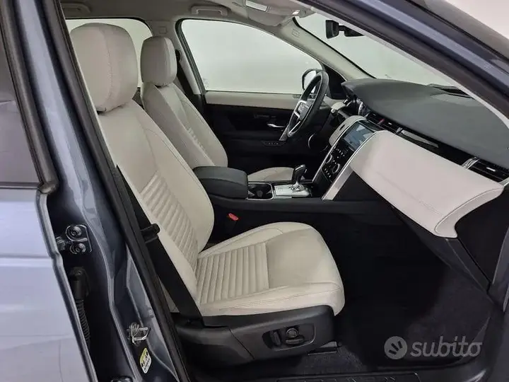 Land Rover Discovery Sport 2022 photo 3