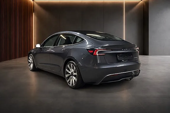 Tesla Model 3 2025 photo 3