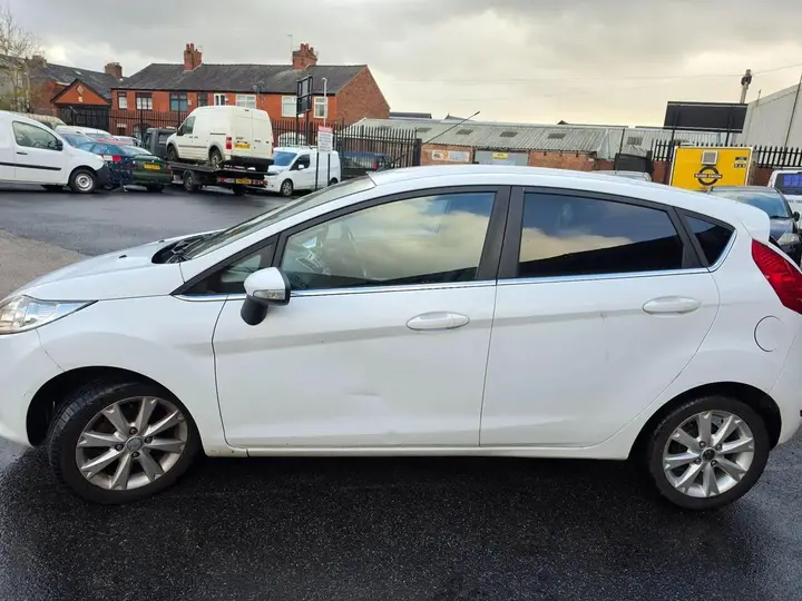 Ford Fiesta 2010 photo 4