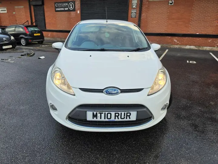 Ford Fiesta 2010 photo 2